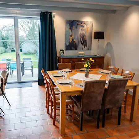 Le Pavillon Du Manoir De Conjon Holiday home *