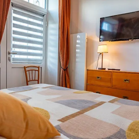 Le Pavillon Du Manoir De Conjon Holiday home Crouay