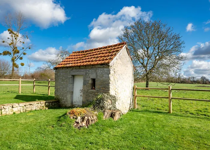 Le Pavillon Du Manoir De Conjon Holiday home