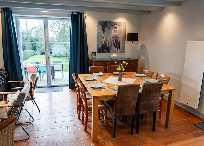 Le Pavillon Du Manoir De Conjon Holiday home *