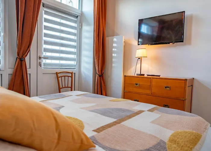 Le Pavillon Du Manoir De Conjon Holiday home Crouay