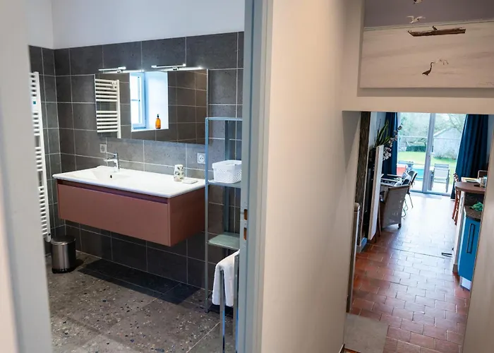 Le Pavillon Du Manoir De Conjon